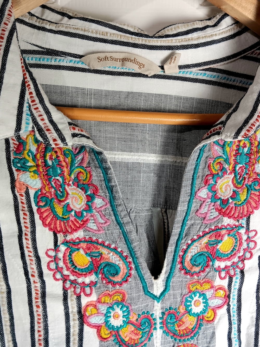 Soft Surroundings Size 1X Gray White Striped Embroidered Aruba Boho Tunic - Picture 4 of 13